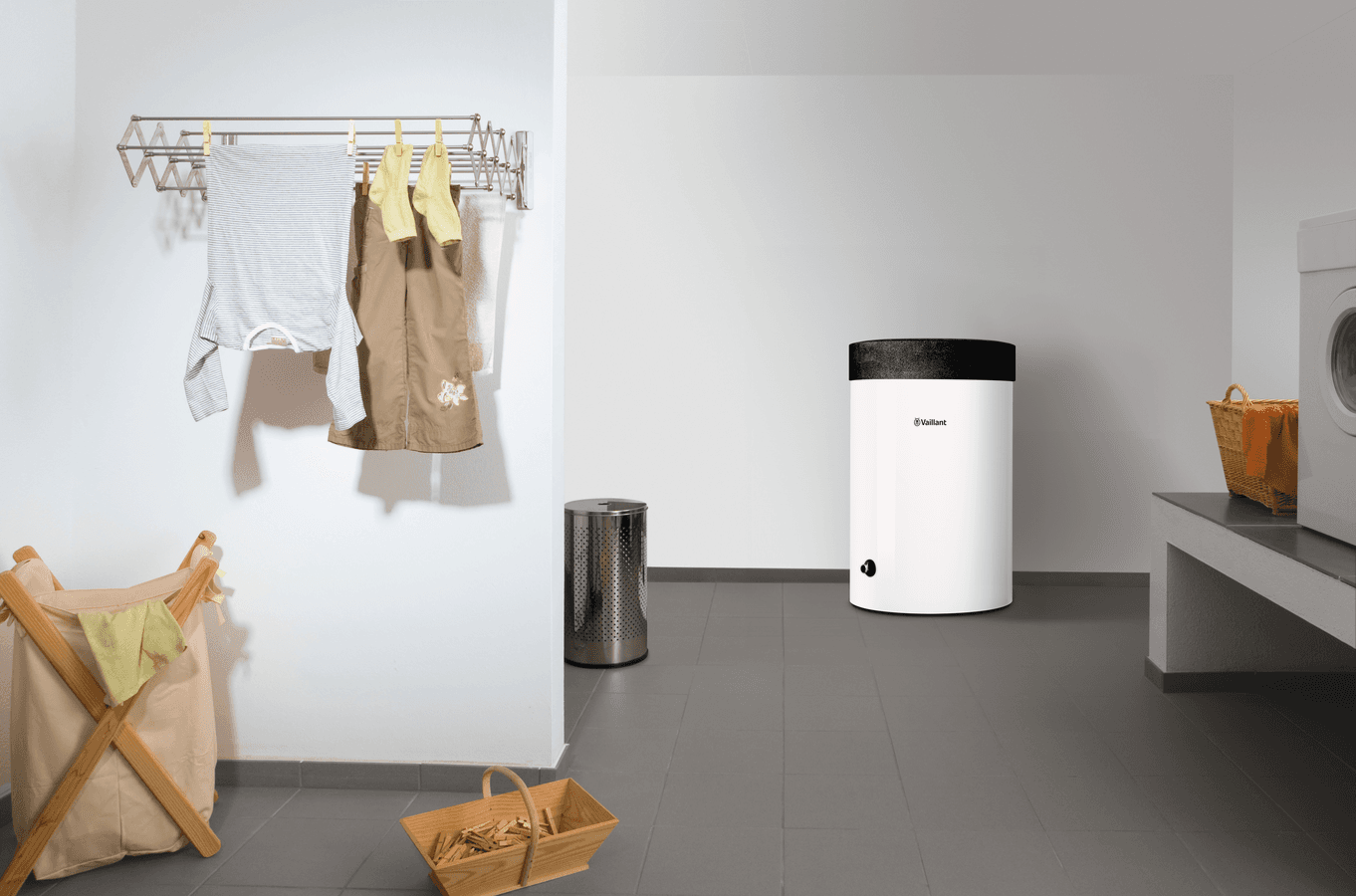 [AI-based media content] allSTOR exclusive VIH R 120/6 M scene view