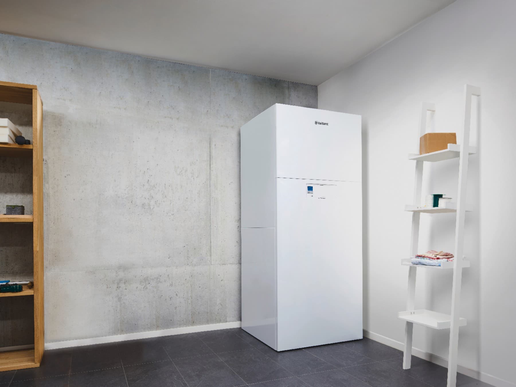 Indendørs installation af en Vaillant versoTHERM