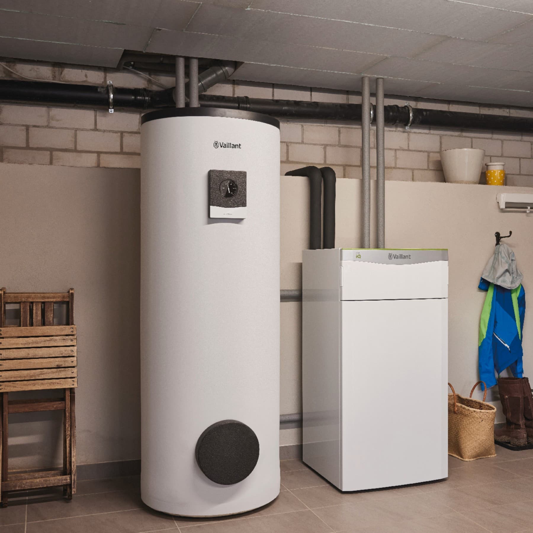 Indendørs varmepumpe flexoTHERM exclusive med separat varmtvandsbeholder
