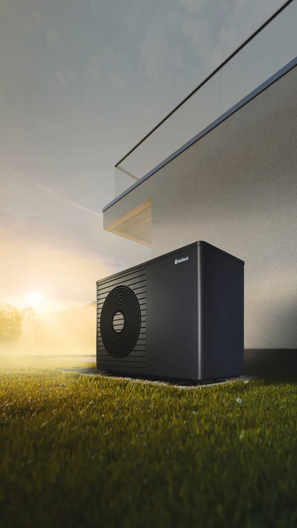 aroTHERM plus står i en have